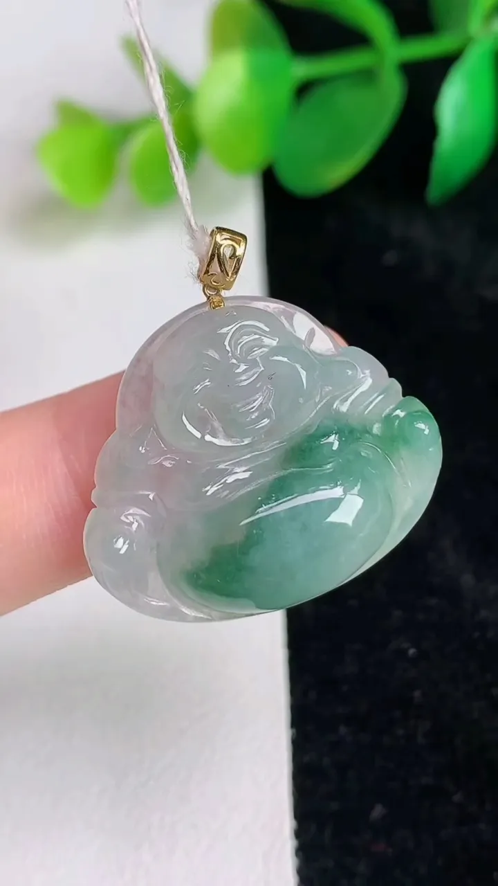 天然A货翡翠种飘花佛公吊坠，尺寸22.3-26.3-5.5，重量:4.92g
6月17日