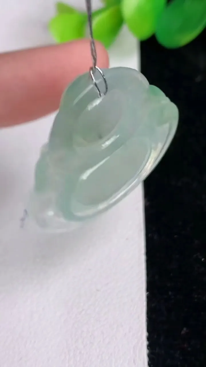 天然A货翡翠佛公吊坠，尺寸29.3-33.7-6，重量:9.27g
6月17日
