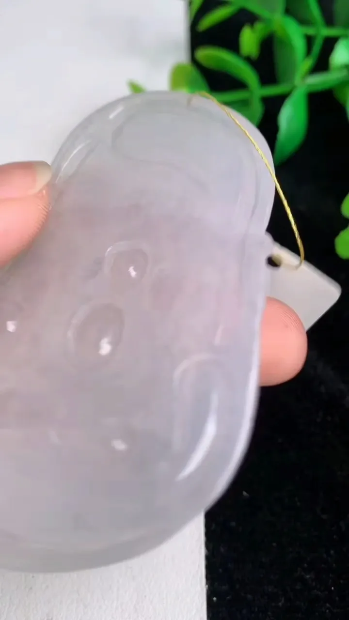 天然A货翡翠虚空藏菩萨吊坠，尺寸70.8-45.3-4.2，重量:27.62g
6月17日