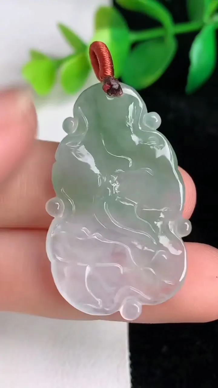 天然A货翡翠和和美美 荷叶鱼吊坠，尺寸38-23.4-4.2，重量:6.55g
6月17日