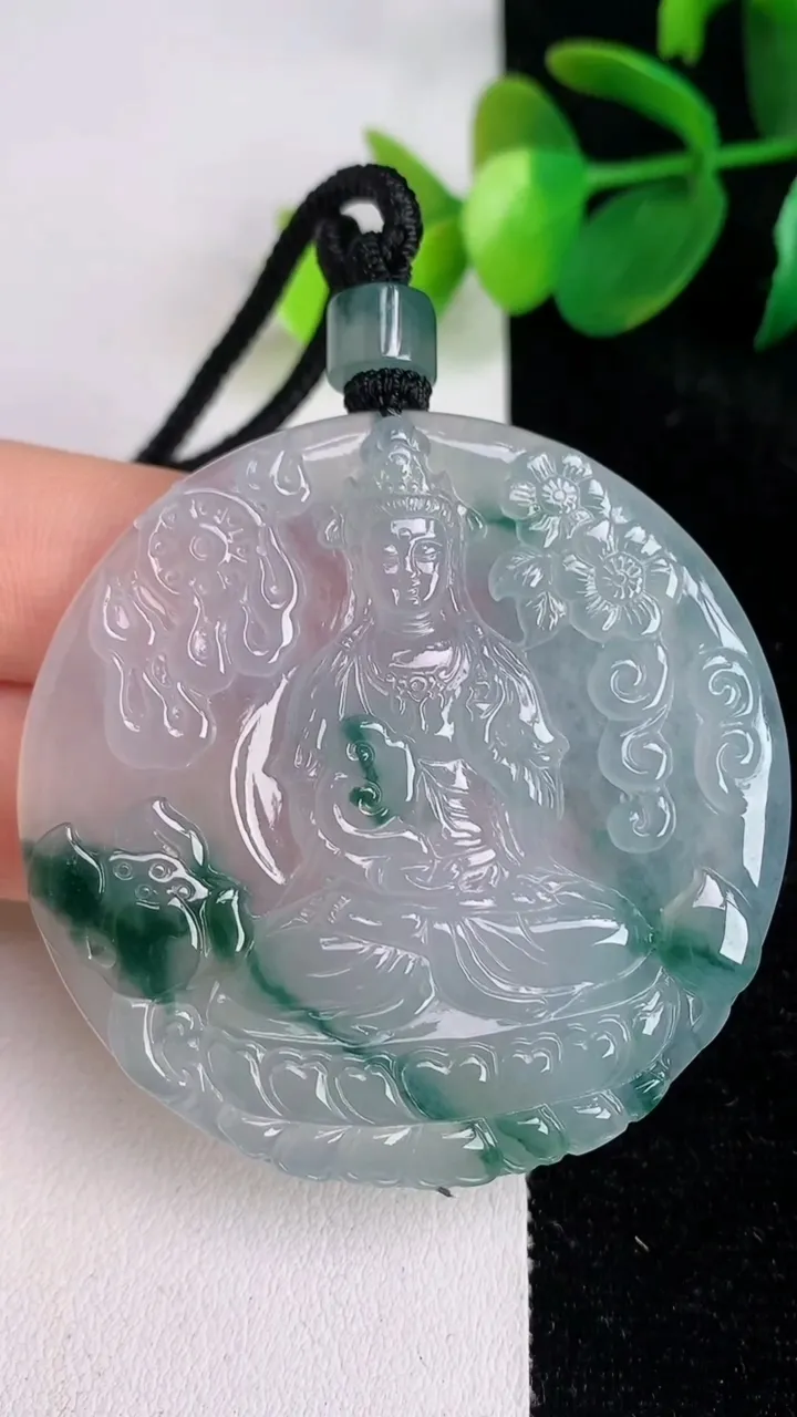 天然A货翡翠种飘花观音菩萨吊坠，尺寸50.3-5.7，重量:34.65g
6月17日