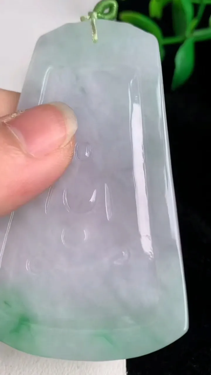 天然A货翡翠普贤菩萨吊坠，尺寸72-43.2-6，重量:37.53g
6月17日