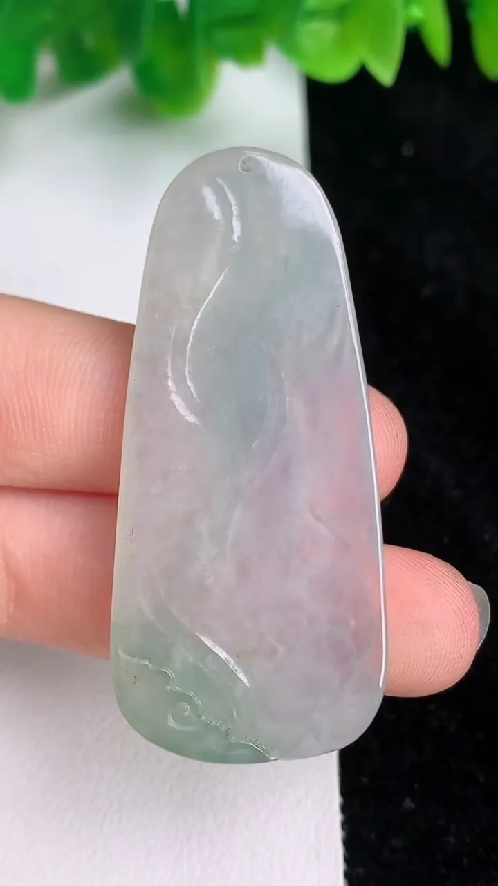 天然A货翡翠观音菩萨吊坠，尺寸51-23-5.5，重:12.64g
6月17日