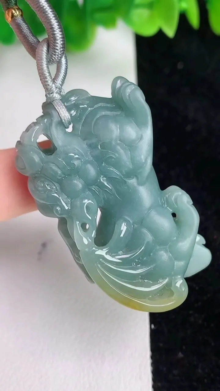 天然A货翡翠蓝水貔貅吊坠，尺寸44.5-26.6-13.6，重:27.79g
6月17日