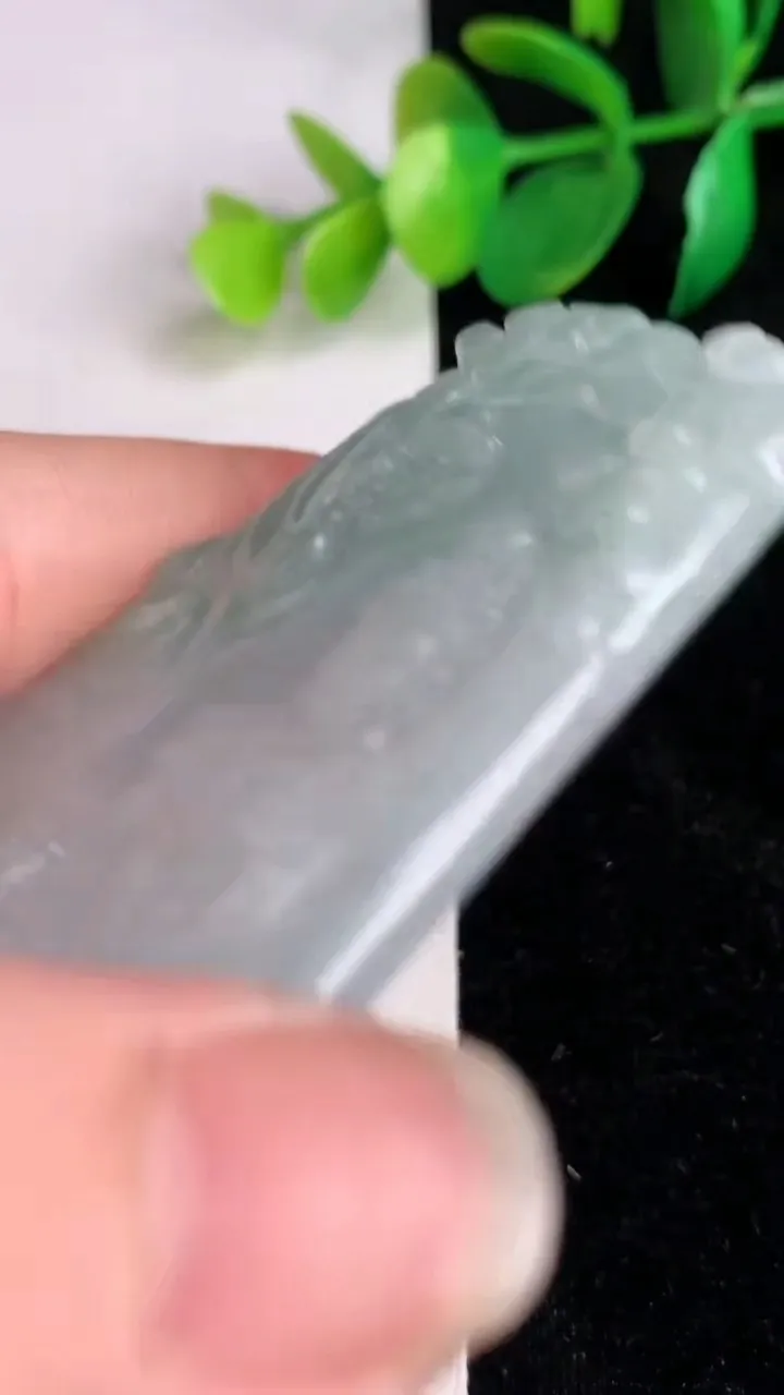 天然A货翡翠普贤菩萨吊坠，尺寸77-50.8-5，重量:44.54g
6月17日