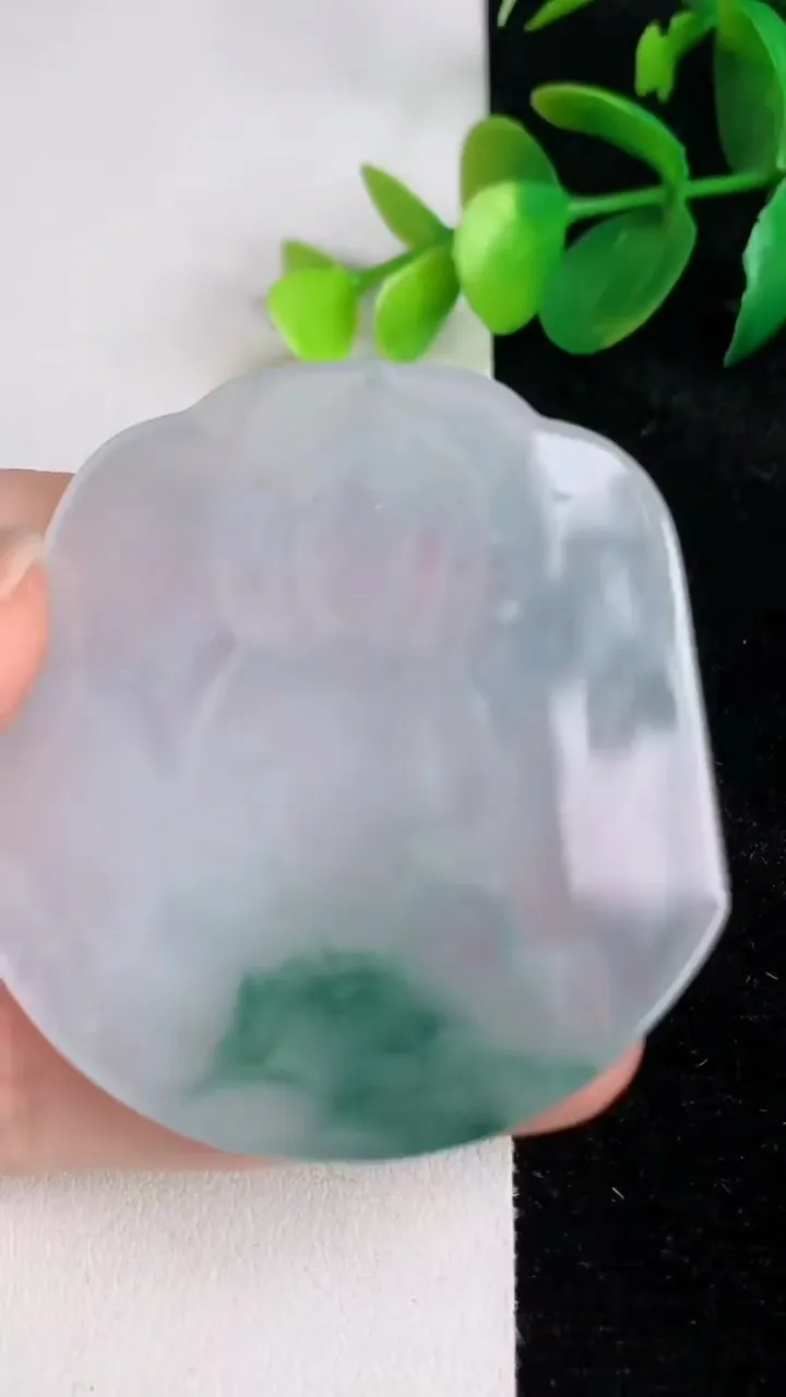 天然A货翡翠种飘花文殊菩萨吊坠，尺寸53-49.3-4.8，重量:29.10g
6月17日