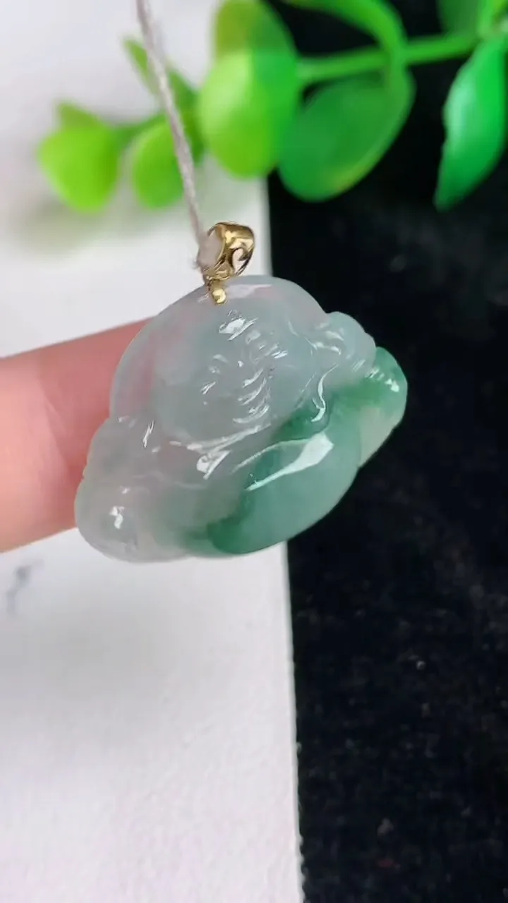 天然A货翡翠种飘花佛公吊坠，尺寸22.3-26.3-5.5，重量:4.92g
6月17日