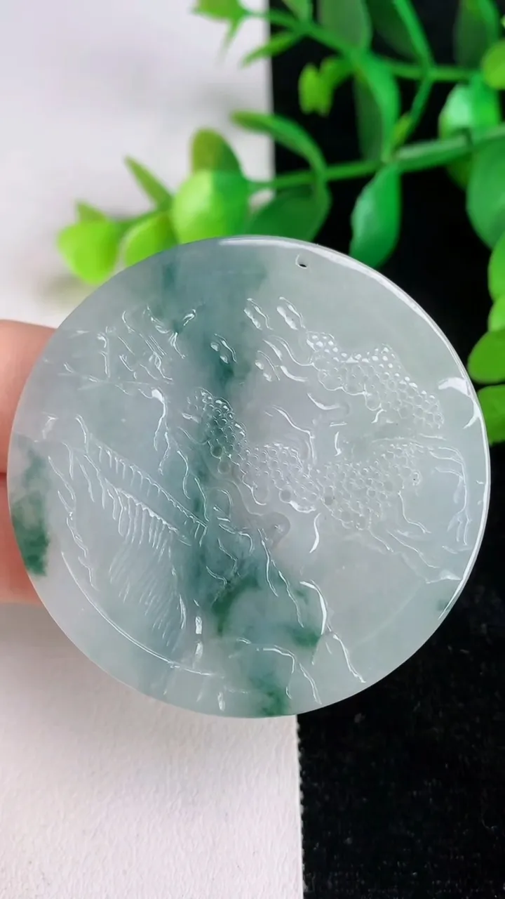 天然A货翡翠大日如来吊坠，尺寸48-5，重:24.10g
6月17日