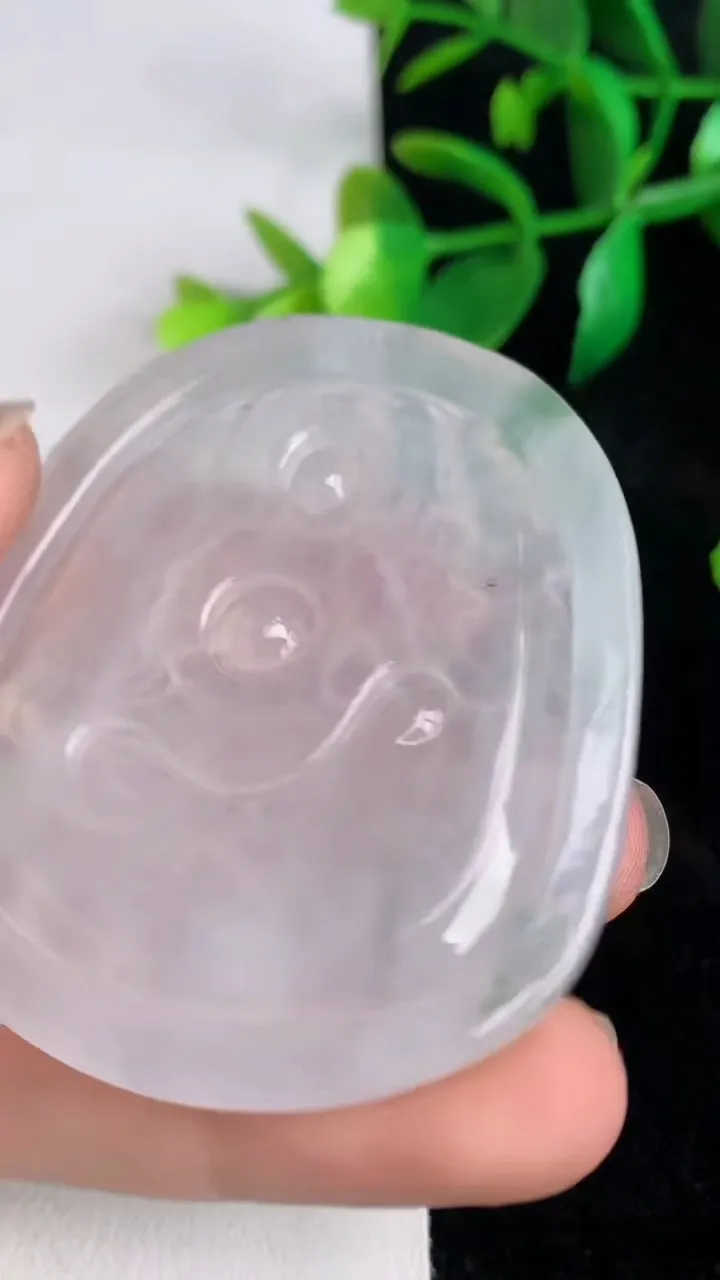天然A货翡翠观音菩萨吊坠，尺寸54-46.5-5.1，重:26.27g
6月17日