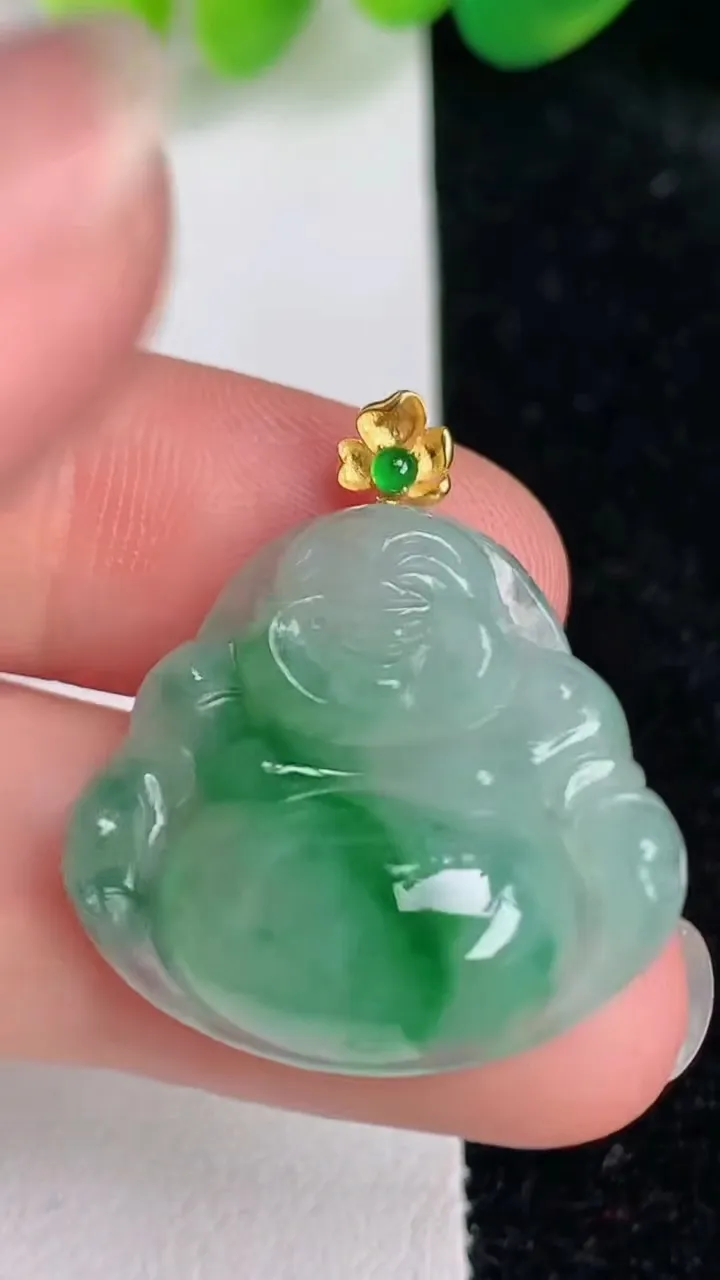 天然A货翡翠佛公吊坠，尺寸23.2-25.3-6，重量:5.17g
6月17日