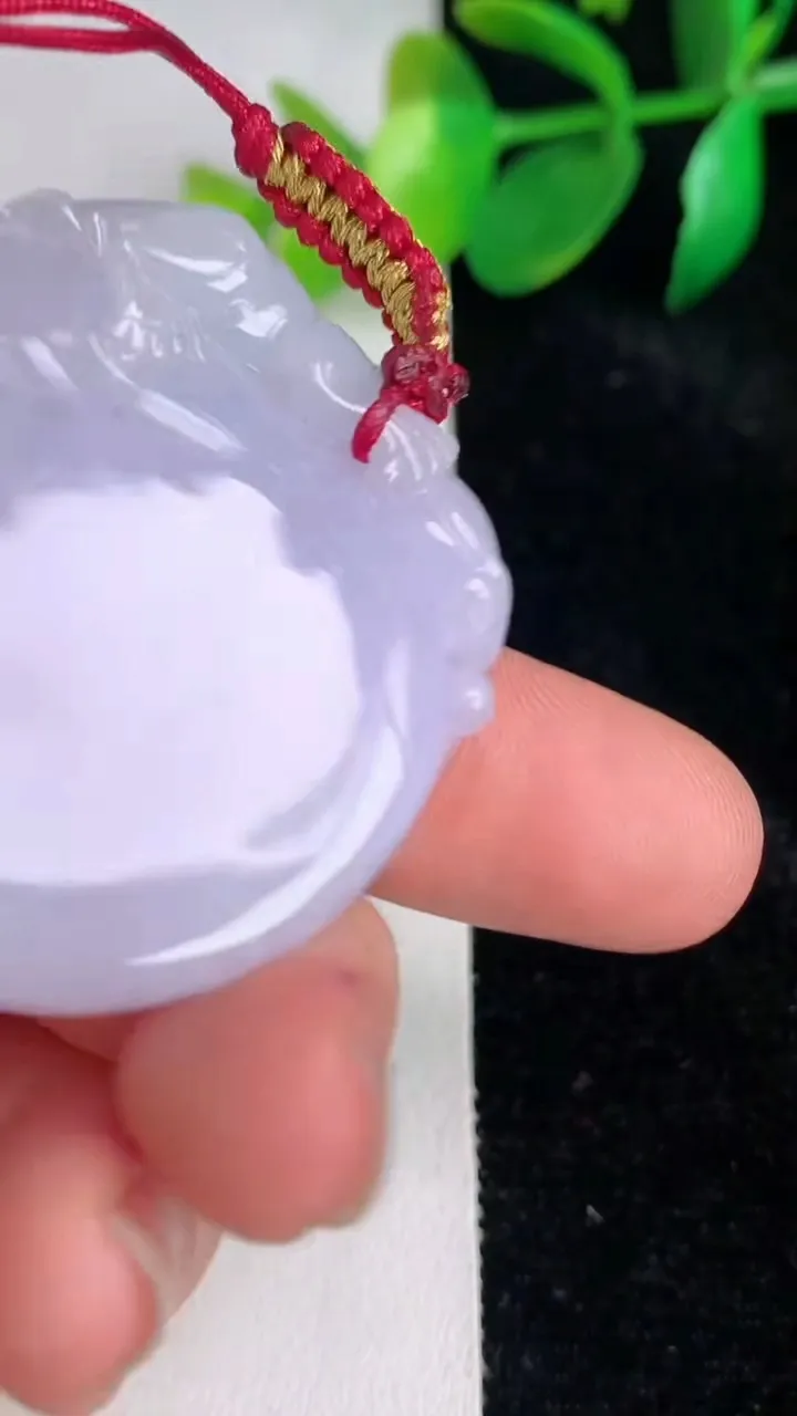 天然A货翡翠春带彩 紫罗兰寿桃吊坠，尺寸42-38-12.3，重量:41.84g
6月17日