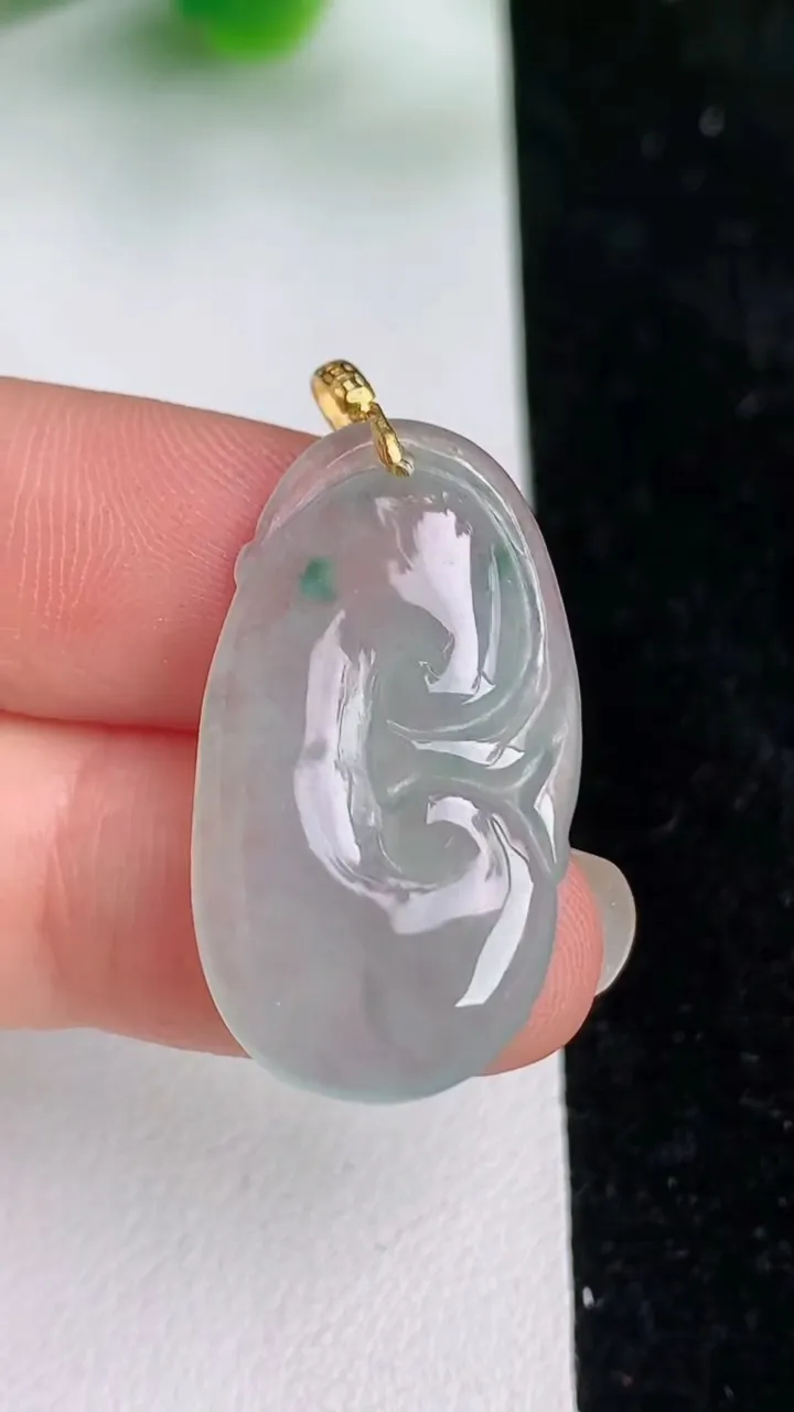 天然A货翡翠k金飘花如意吊坠，尺寸 29.2-16-5，重: 4.02g
6月17日