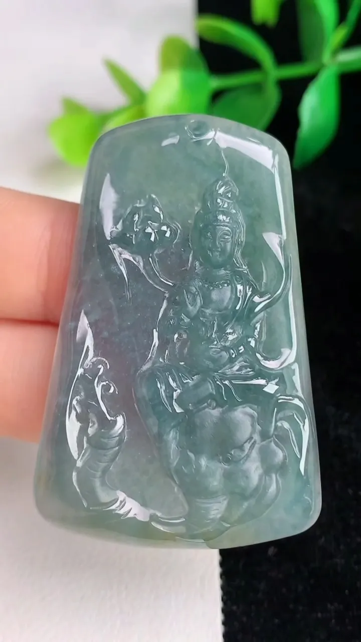 天然A货翡翠蓝水普贤菩萨吊坠，尺寸50.3-33-5，重:16.03g
6月17日