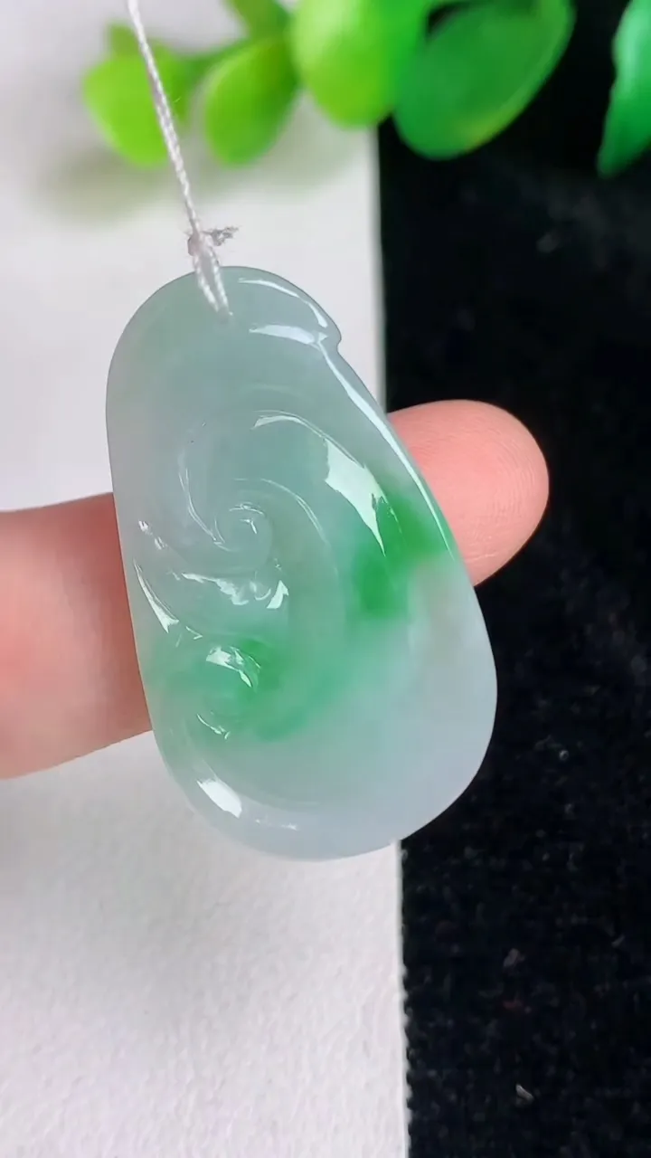 天然A货翡翠如意吊坠，尺寸33-18.5-4，重量:5.10g
6月17日