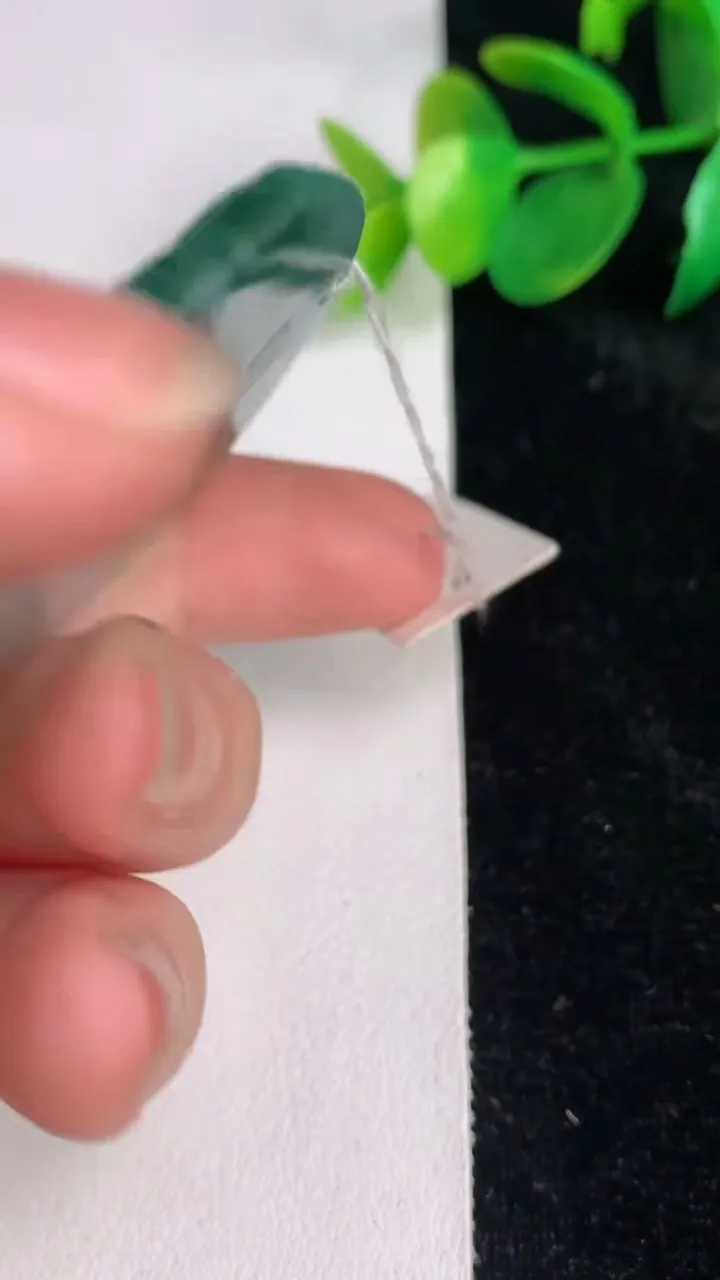 天然A货翡翠冰种飘花生肖鼠 鼠牌吊坠，尺寸54.5-46-5，重量:30.18g
6月17日