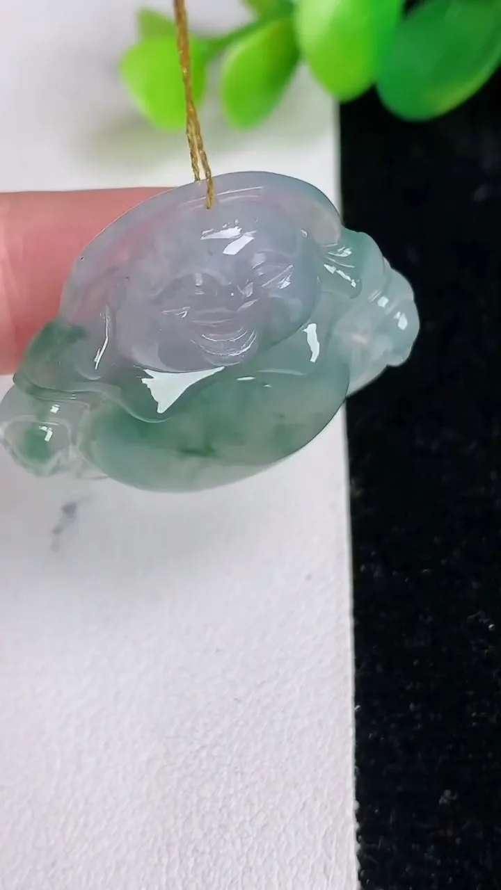 天然A货翡翠冰种飘花佛公吊坠，尺寸30-33.5-6.5，重量:10.40g
6月17日