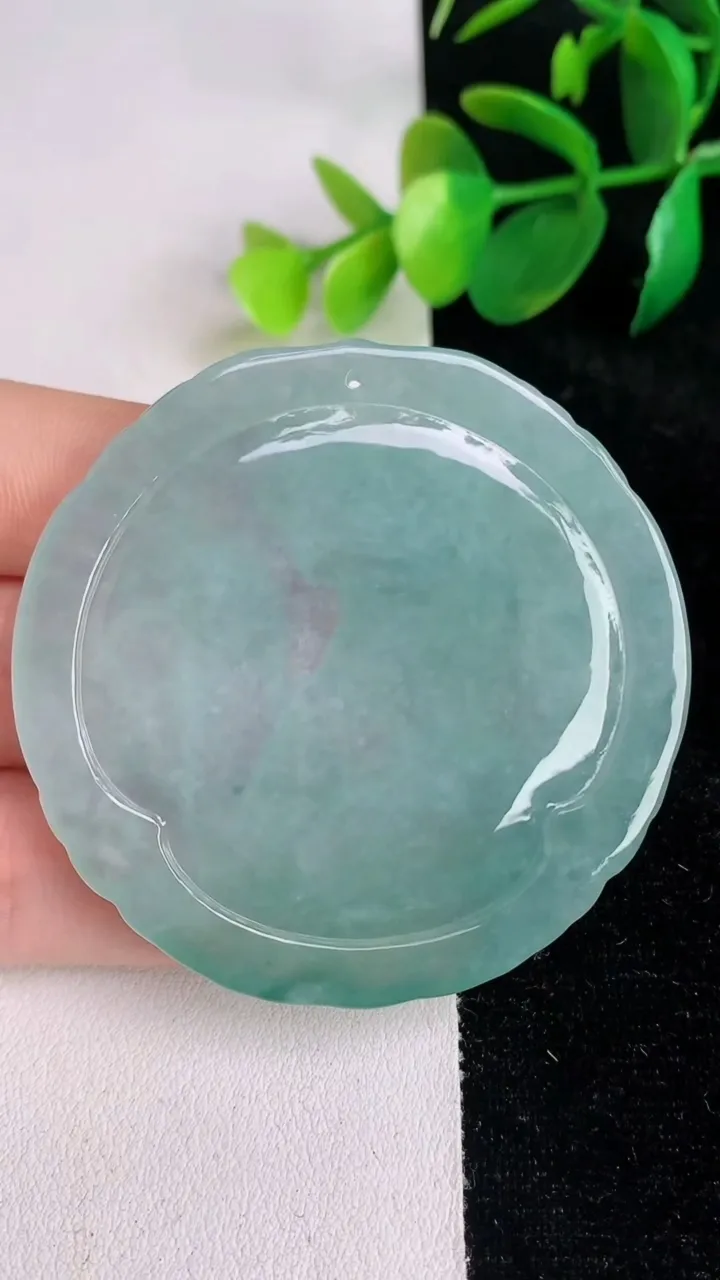 天然A货翡翠冰种飘花生肖虎 虎牌吊坠，尺寸53.5-54.5-4.2，重量:28.72g
6月17日