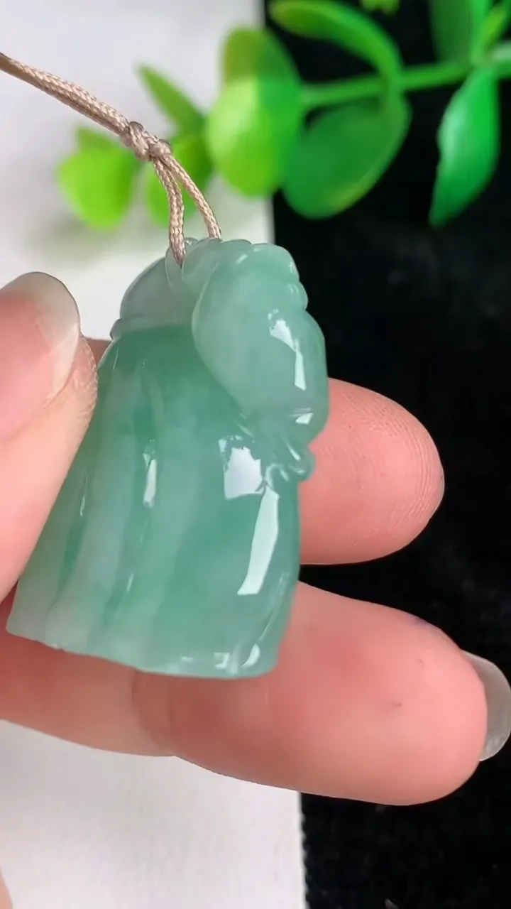 天然A货翡翠莲蓬吊坠，尺寸28-19.8-13，重量:13.52g
6月17日