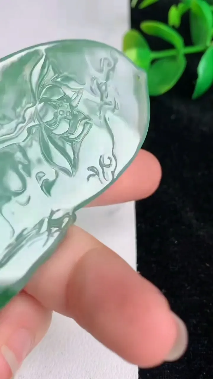 天然A货翡翠文殊菩萨吊坠，尺寸70.2-46-6.2，重量:40.59g
6月17日