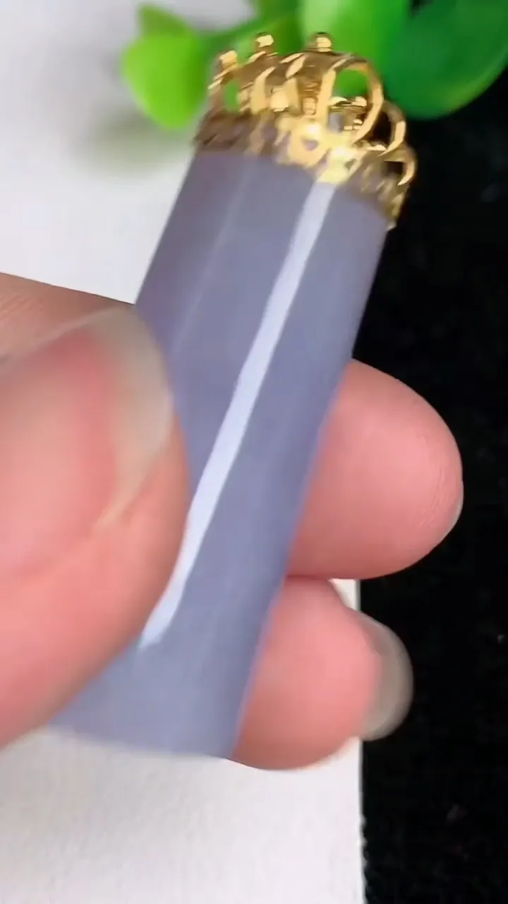 天然A货翡翠18k金紫罗兰平安柱吊坠，尺寸40.2-33-14.4-11.7，重量:13.36g
6月17日