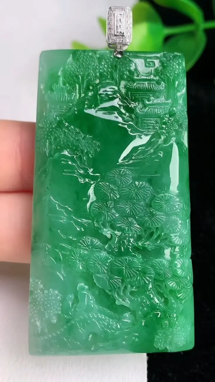 天然A货翡翠山水牌吊坠，尺寸59.5-32.8-6.2，重量:33.27g
6月17日