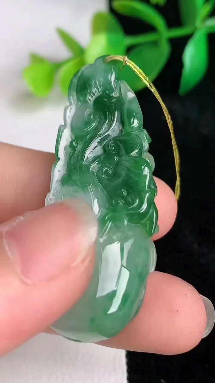 天然A货翡翠花开富贵 葫芦吊坠，尺寸49.8-18-12，重量:16.11g
6月17日