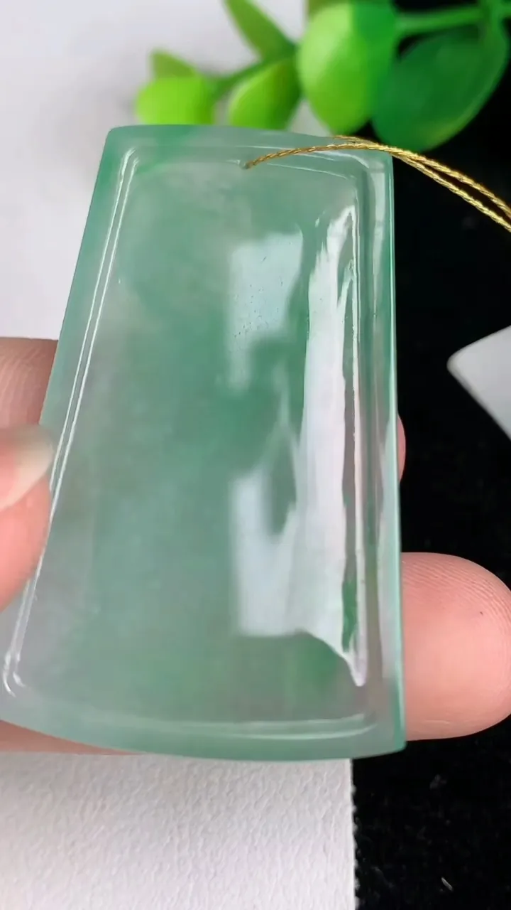 天然A货翡翠鸟语花香 山水牌吊坠，尺寸46-28.8-4.2，重量:13.30g
6月17日