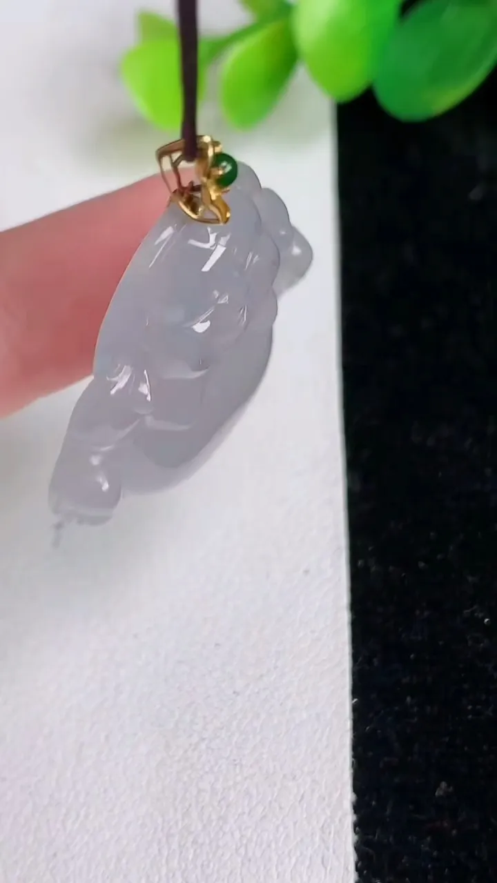 天然A货翡翠种白冰佛公吊坠，尺寸31-31.2-5.8，重量:9.30g
6月17日