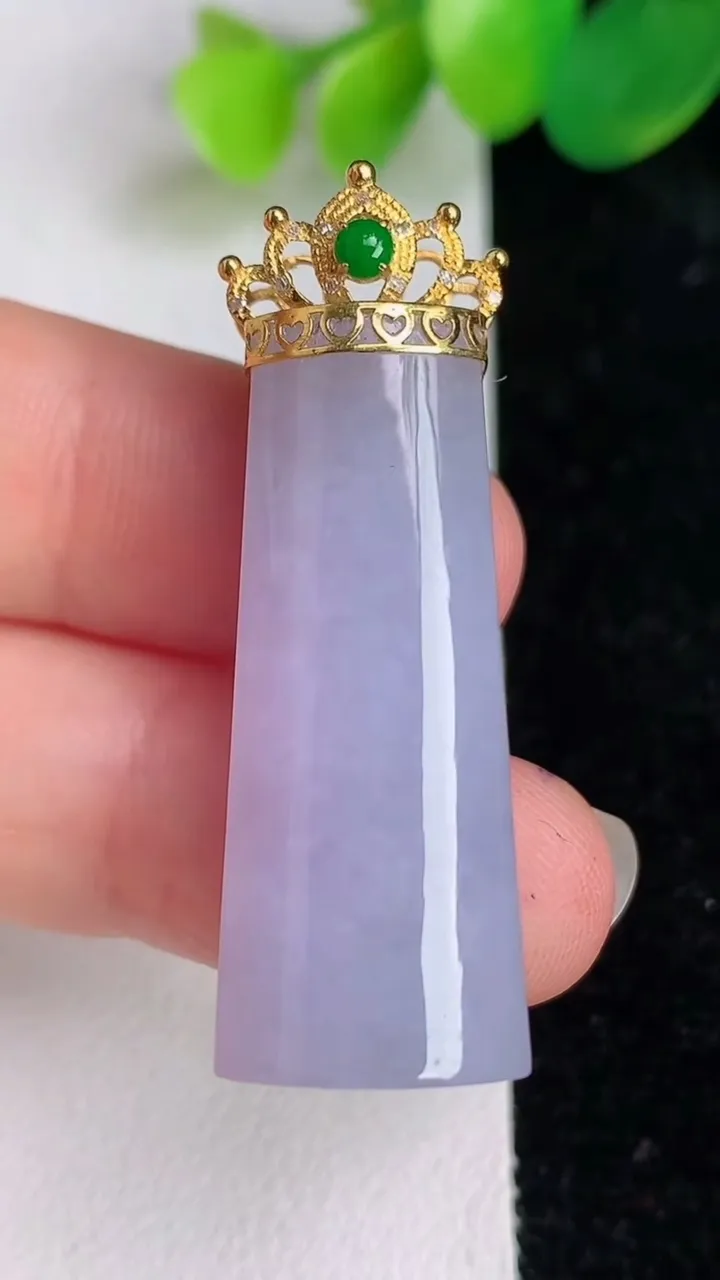 天然A货翡翠18k金紫罗兰平安柱吊坠，尺寸40.2-33-14.4-11.7，重量:13.36g
6