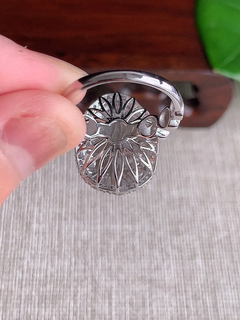 天然A货翡翠18K金伴钻镶嵌满绿招财貔貅戒指 圈口17.5裸石尺寸17.8×12.4mm 重量5.40g 0615