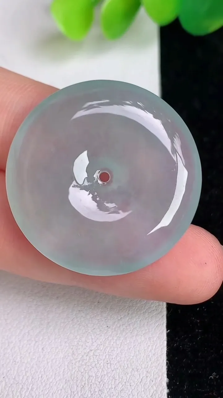 天然A货翡翠平安扣吊坠，尺寸29.8-5，重量:9.59g
6月17日