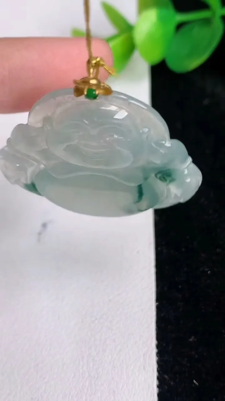 天然A货翡翠种飘花佛公吊坠，尺寸33.7-37.8-5.4，重量:10.65g
6月17日