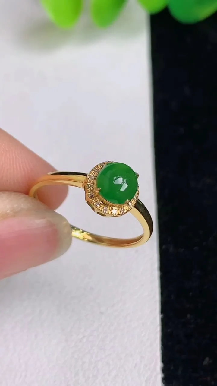 天然A货翡翠蛋面戒指，尺寸17.4-5.5-5，重量:1.23g2025年6月17日
工厂直销收藏佳