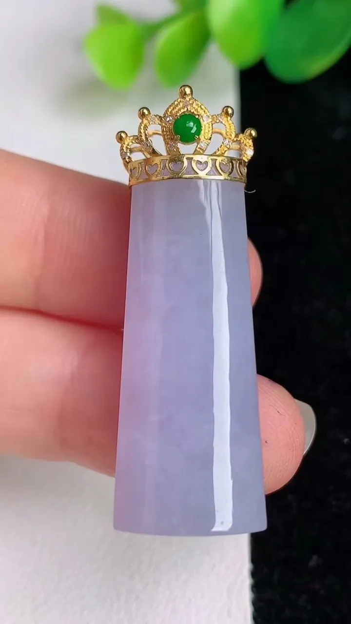 天然A货翡翠18k金紫罗兰平安柱吊坠，尺寸40.2-33-14.4-11.7，重量:13.36g
6