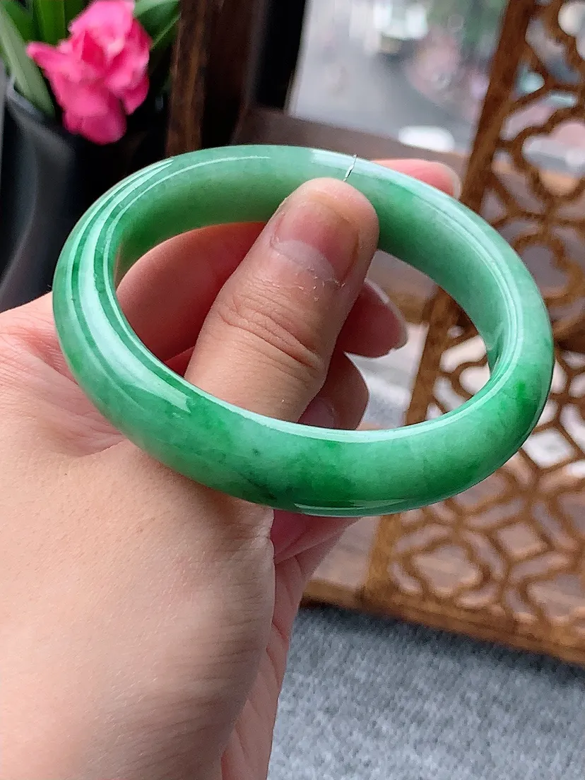 天然A货翡翠满绿贵妃手镯54-55圈口尺寸54.5×48×12.3×7.7mm 重量52.39g 0615