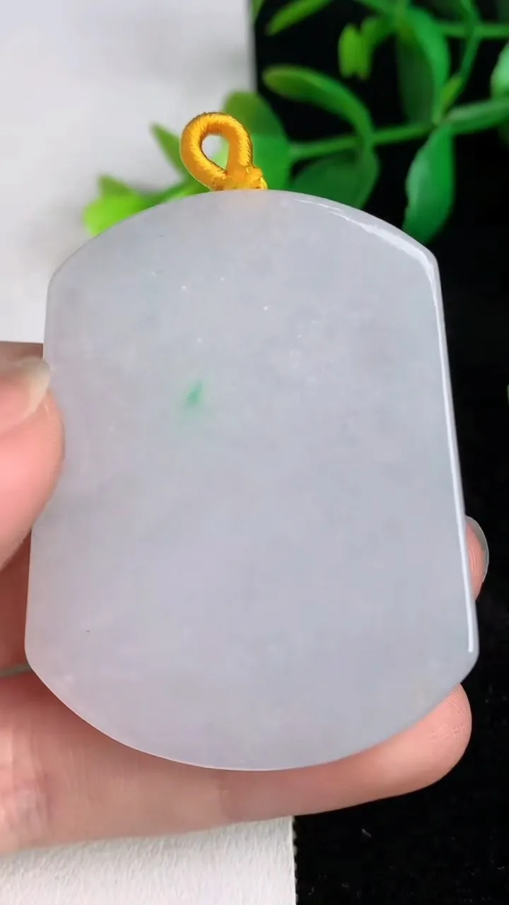 天然A货翡翠观音菩萨吊坠，尺寸50.5-39.4-8.7，重量:37.16g
6月17日