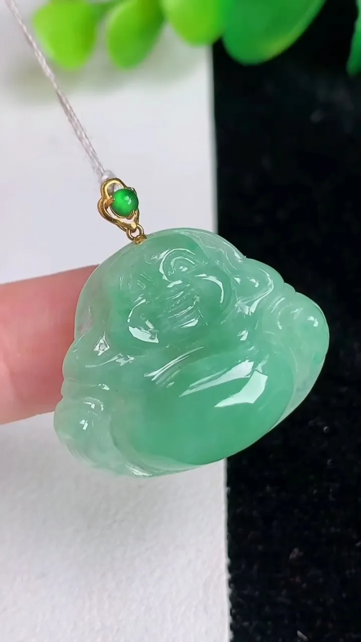 天然A货翡翠佛公吊坠，尺寸22.2-27.5-5.7，重量:5.40g
6月17日