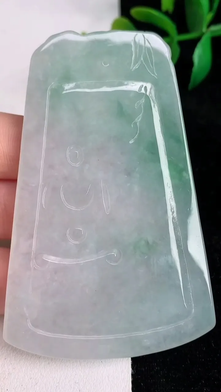 天然A货翡翠普贤菩萨吊坠，尺寸77-50.8-5，重量:44.54g
6月17日