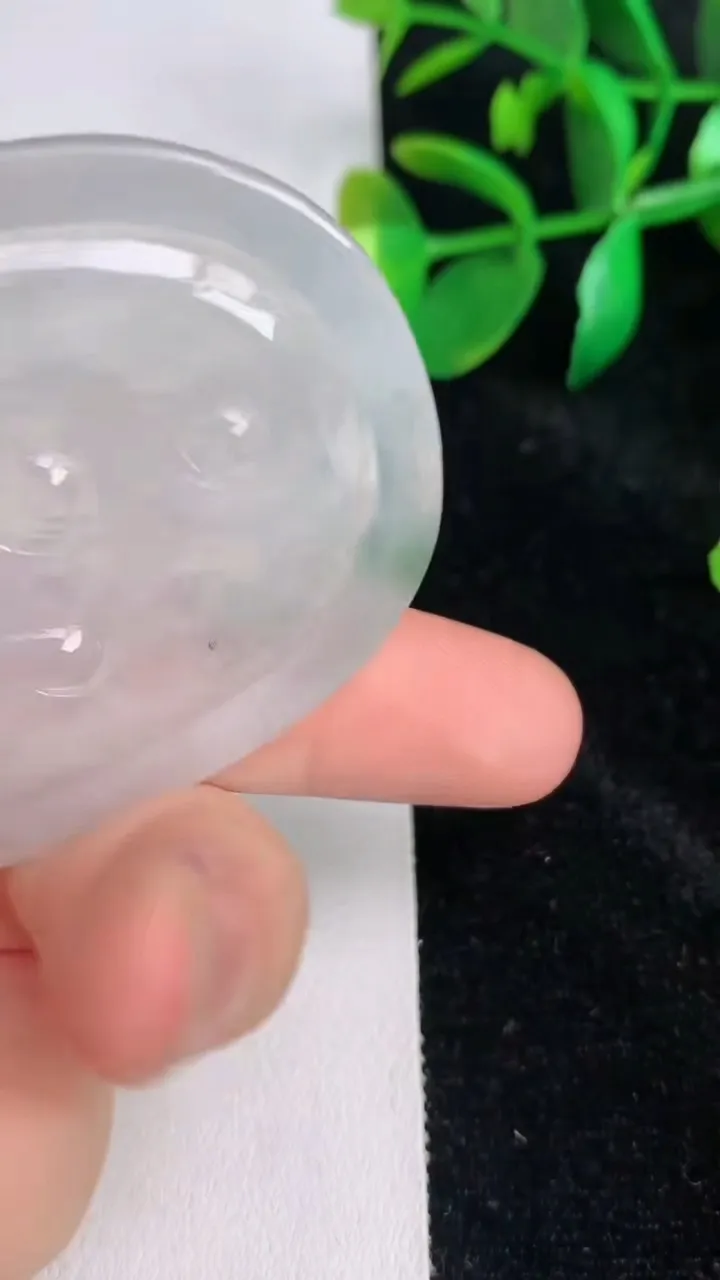 天然A货翡翠观音菩萨吊坠，尺寸54-46.5-5.1，重:26.27g
6月17日