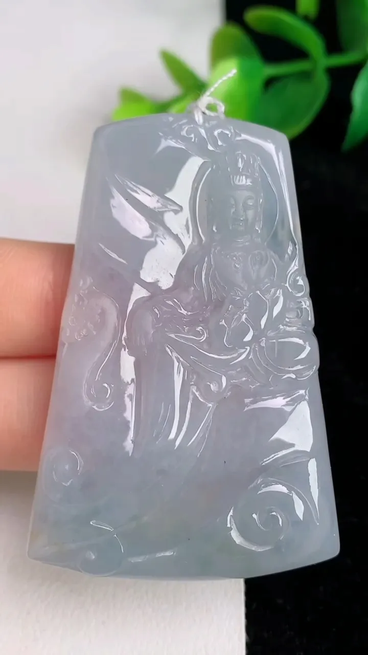 天然A货翡翠冰种飘花观音菩萨吊坠，尺寸58-38.7-5.6，重量:28.37g
6月17日