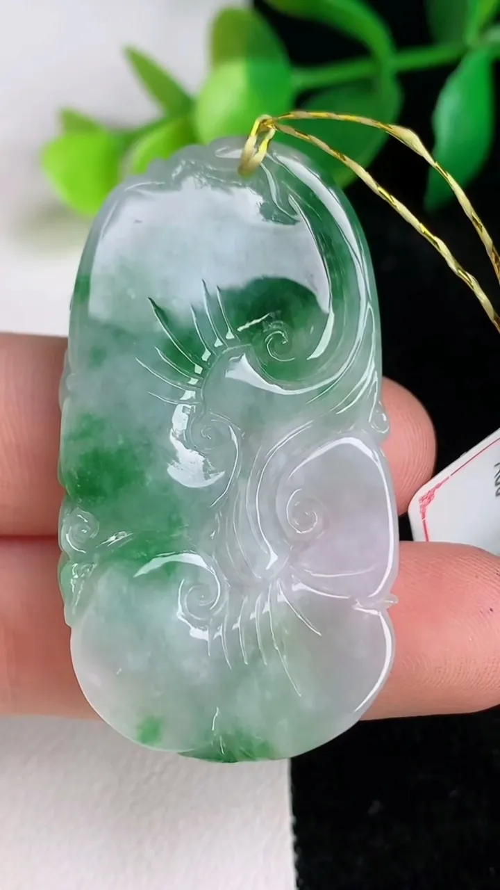 天然A货翡翠年年有余吊坠，尺寸46.8-25-7，重量:16.25g
6月17日