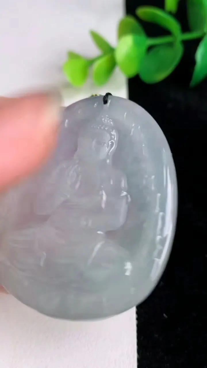 天然A货翡翠大日如来吊坠，尺寸49.4-41.4-4，重量:19.80g
6月17日