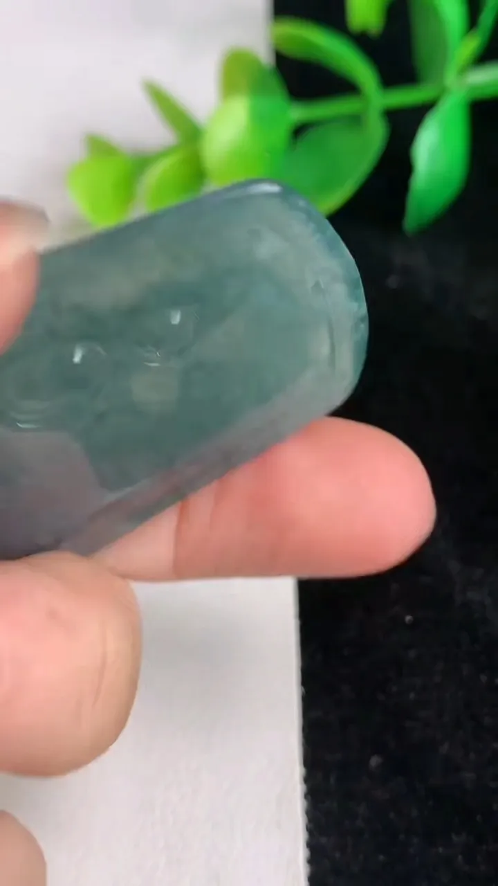 天然A货翡翠蓝水普贤菩萨吊坠，尺寸50.3-33-5，重:16.03g
6月17日