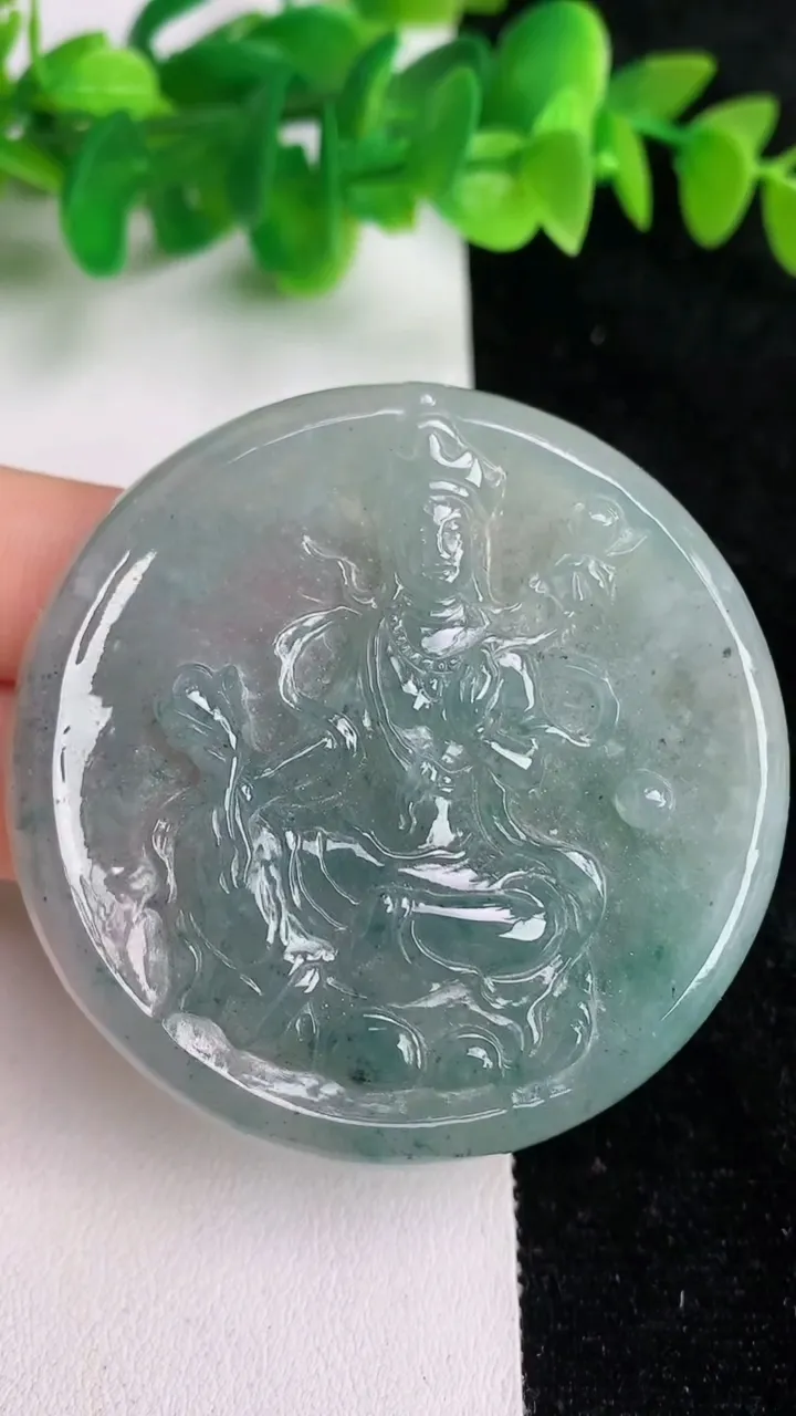 天然A货翡翠飘花大势至观音菩萨吊坠，尺寸55-6.2，重:37.20g
6月17日
