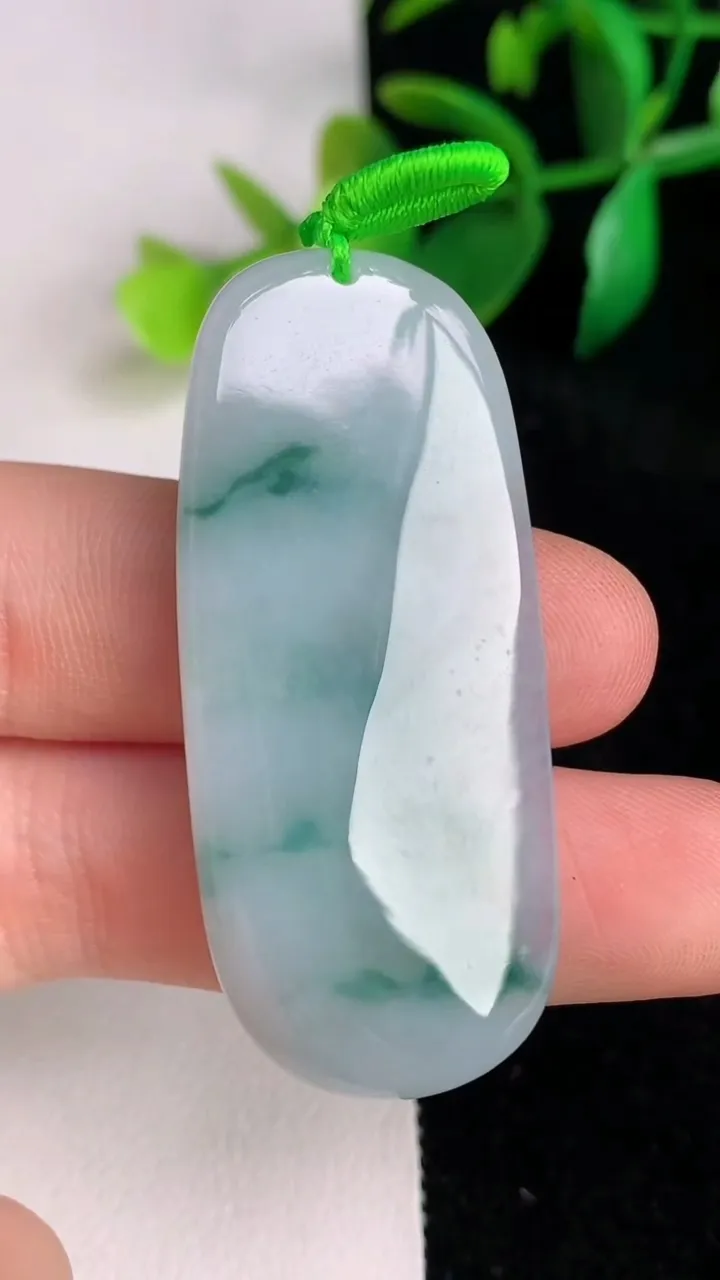 天然A货翡翠飘花悟道吊坠，尺寸47-20.6-8.7，重量:14.54g
6月17日