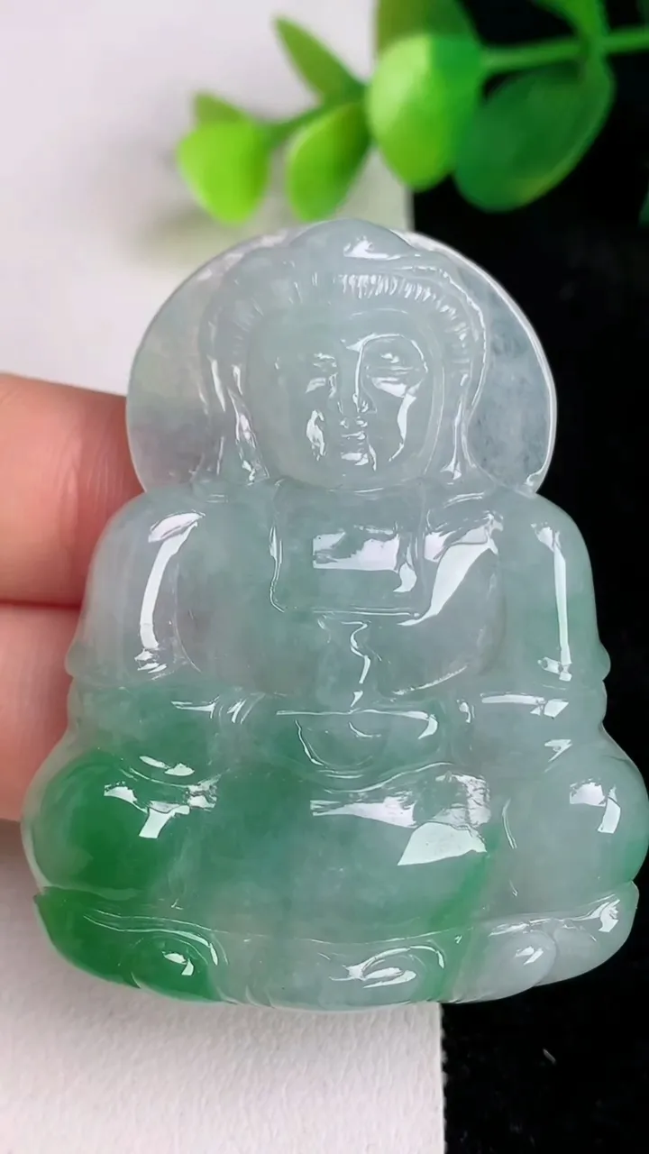 天然A货翡翠观音菩萨吊坠，尺寸52-41.3-6，重量:23.26g
6月17日