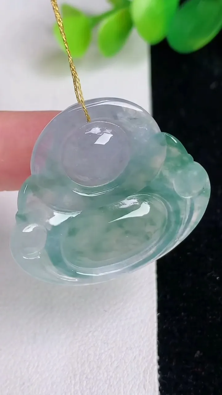 天然A货翡翠冰种飘花佛公吊坠，尺寸30-33.5-6.5，重量:10.40g
6月17日