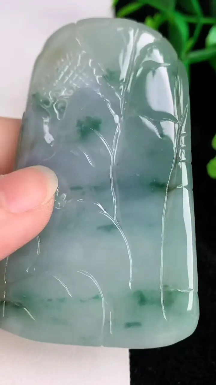 天然A货翡翠春带彩紫罗兰山水牌吊坠，尺寸72-45.5-13.8，重:79.59g
6月17日