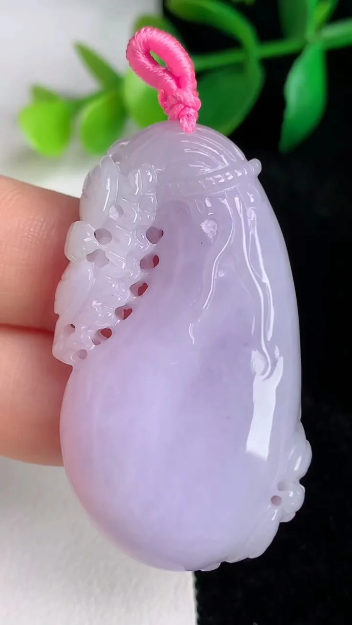 天然A货翡翠紫罗兰福瓜吊坠，尺寸45.4-25.5-8.5，重量:21.51g
6月17日