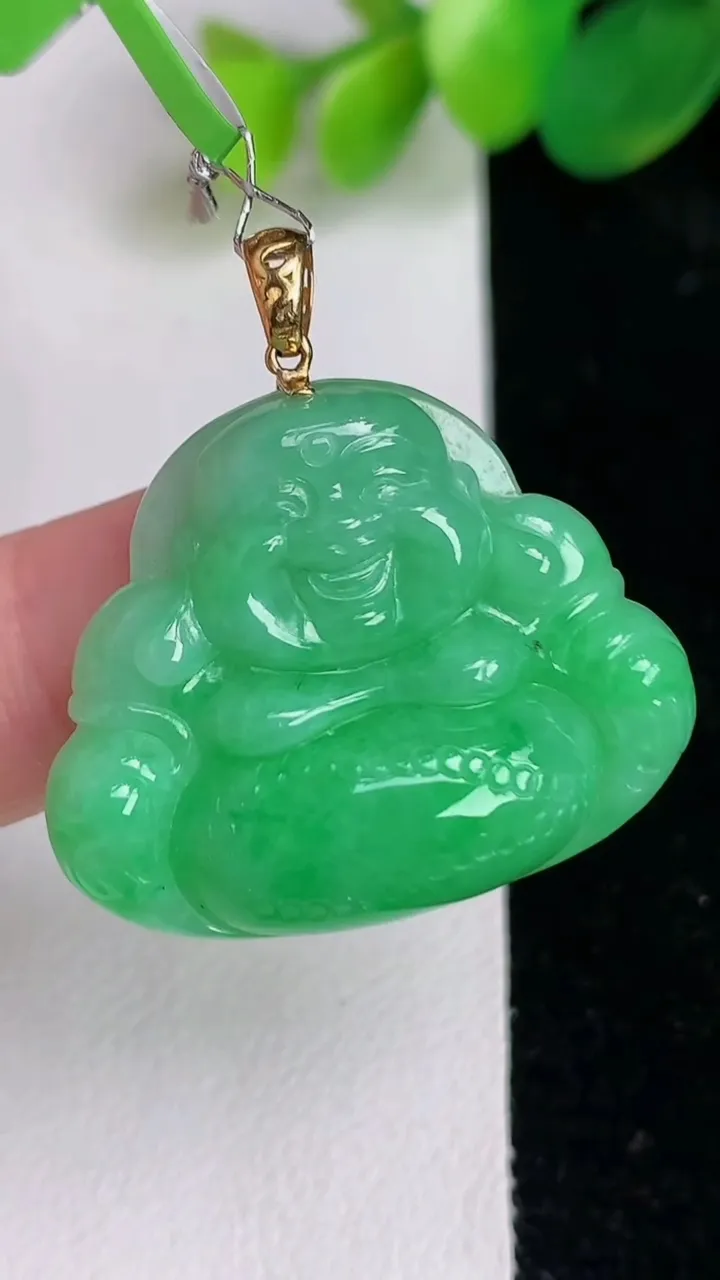 天然A货翡翠佛公吊坠，尺寸24.7-30.5-6.8，重量:8.08g
6月17日